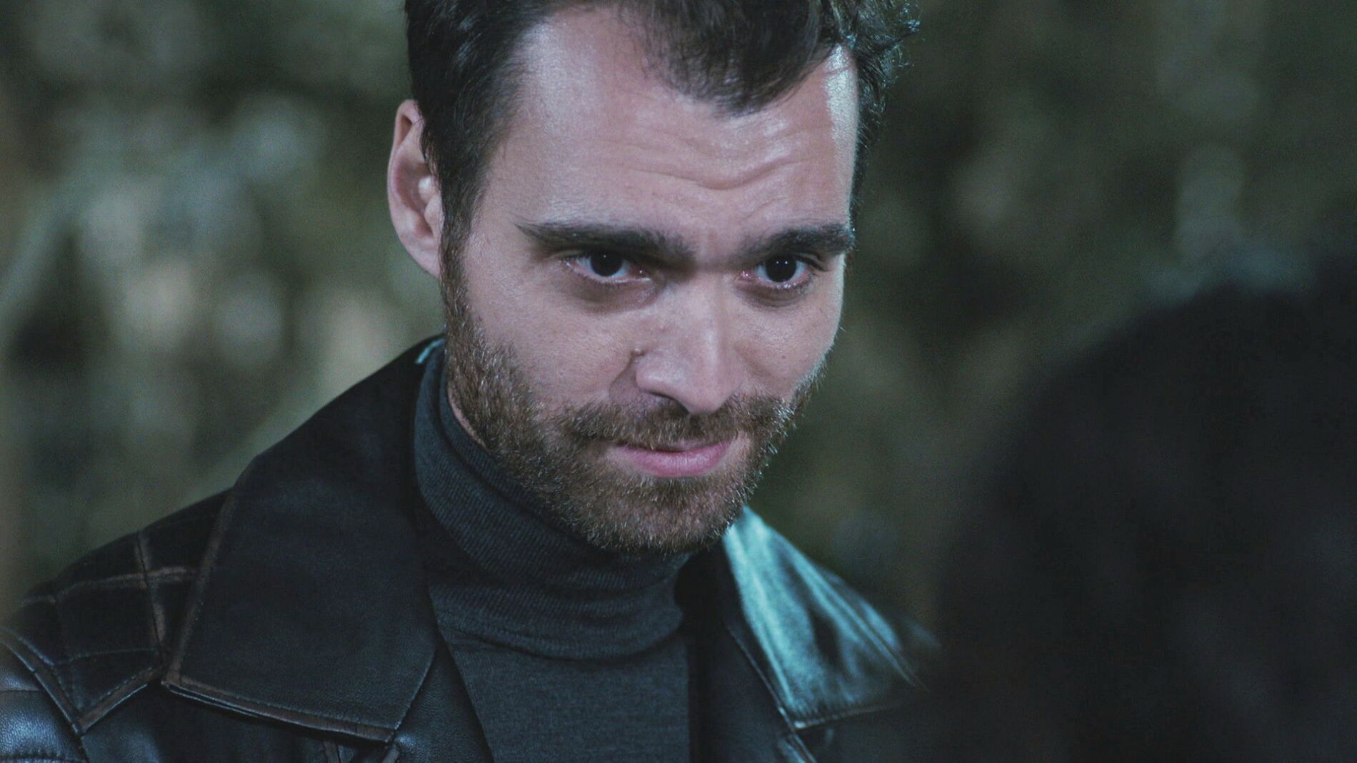 Cem endurece su chantaje para perdonar las vidas de Bahar, Ceyda y Bersan en 'Mujer' 