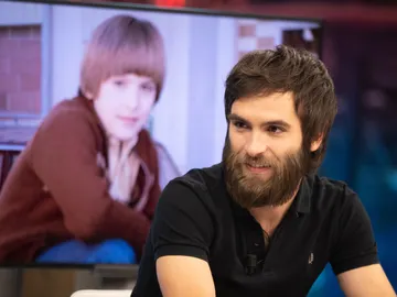 "Me tuve que bajar los pantalones", la reacción de Ricardo Gómez por ser confundido con una niña de pequeño "Me tuve que bajar los pantalones", la reacción de Ricardo Gómez por ser confundido con una niña de pequeño