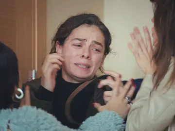 Bahar, al borde del shock cuando descubre el ‘paquete’ que les pide Cem en 'Mujer' Bahar, al borde del shock cuando descubre el ‘paquete’ que les pide Cem en 'Mujer'