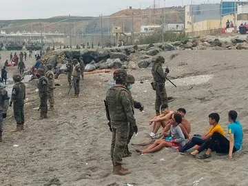 ¿Qué está pasando en Ceuta y a qué se debe la llegada de miles de inmigrantes desde Marruecos? ¿Qué está pasando en Ceuta y a qué se debe la llegada de miles de inmigrantes desde Marruecos?