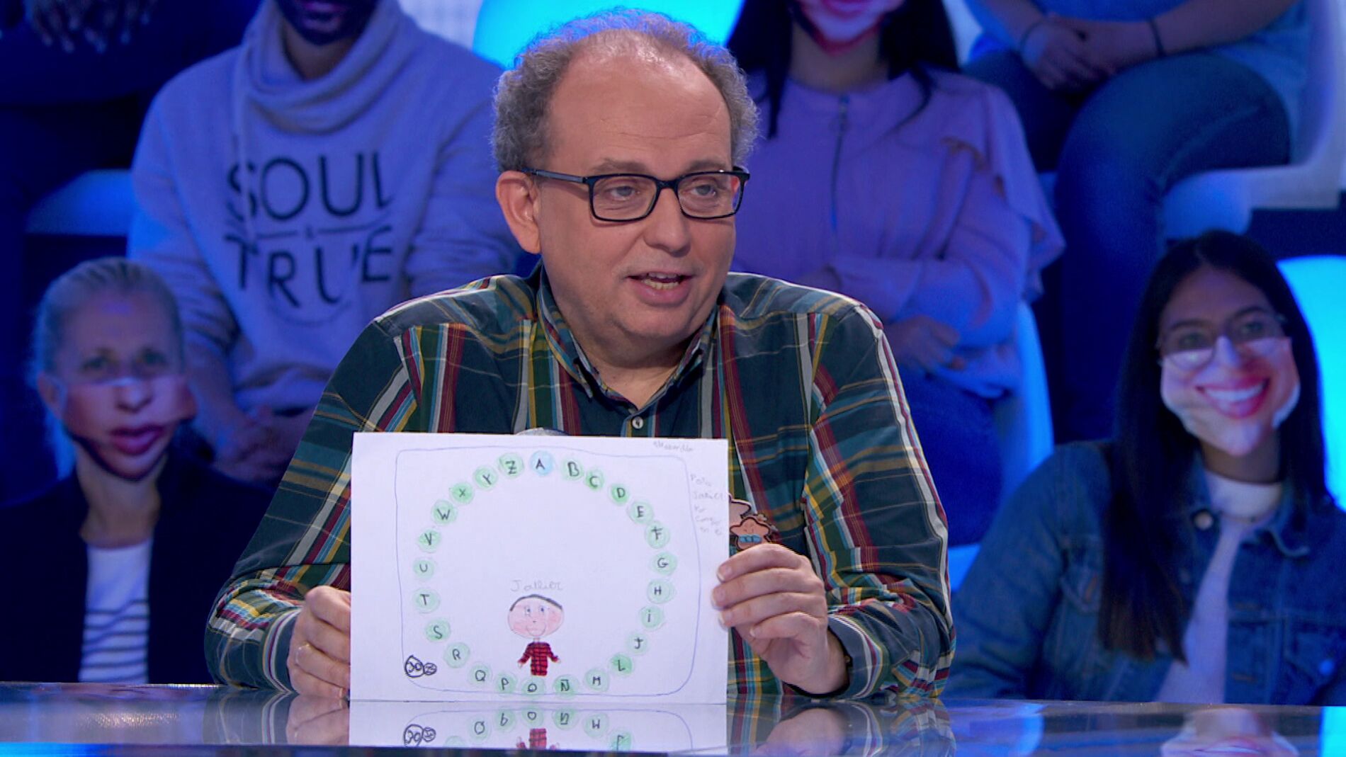 Javier recibe un bonito detalle en el primer aniversario de ‘Pasapalabra’