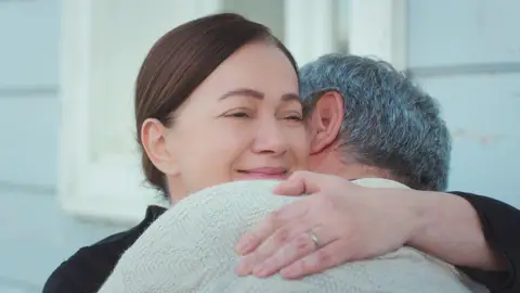 Lágrimas y amor eterno en el conmovedor último adiós de Enver a Hatice en 'Mujer' Lágrimas y amor eterno en el conmovedor último adiós de Enver a Hatice en 'Mujer'