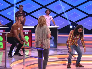 Los ‘Elocubradores’ enseñan a Héctor cómo agacharse correctamente Los ‘Elocubradores’ enseñan a Héctor cómo agacharse correctamente