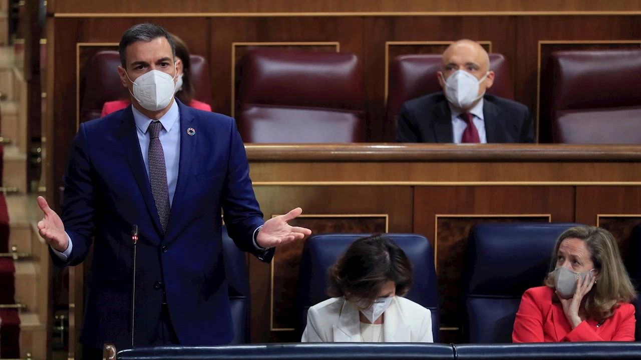 El presidente del Gobierno, Pedro S&aacute;nchez, durante su intervenci&oacute;n en la sesi&oacute;n de control al Ejecutivo de este mi&eacute;rcoles en el Congreso marcada por la crisis migratoria con Marruecos