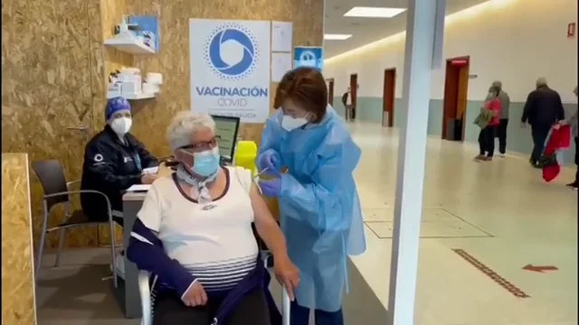 Tras 42 días en la UCI, Ángeles Puga recibe la vacuna: "Otros quedaron por el camino" Tras 42 días en la UCI, Ángeles Puga recibe la vacuna: "Otros quedaron por el camino"