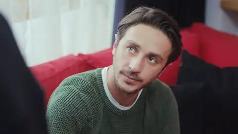 Emre toma una decisión definitiva sobre su hijo: ¿separará a Ceyda de Arda? Emre toma una decisión definitiva sobre su hijo: ¿separará a Ceyda de Arda?