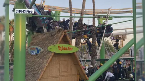 Rescatadas 22 personas atascadas en una montaña rusa a seis metros de altura en Estados Unidos Rescatadas 22 personas atascadas en una montaña rusa a seis metros de altura en Estados Unidos