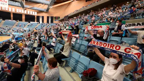 El público regresa a la ACB más de un año después durante el Monbus Obradoiro - UCAM Murcia El público regresa a la ACB más de un año después durante el Monbus Obradoiro - UCAM Murcia