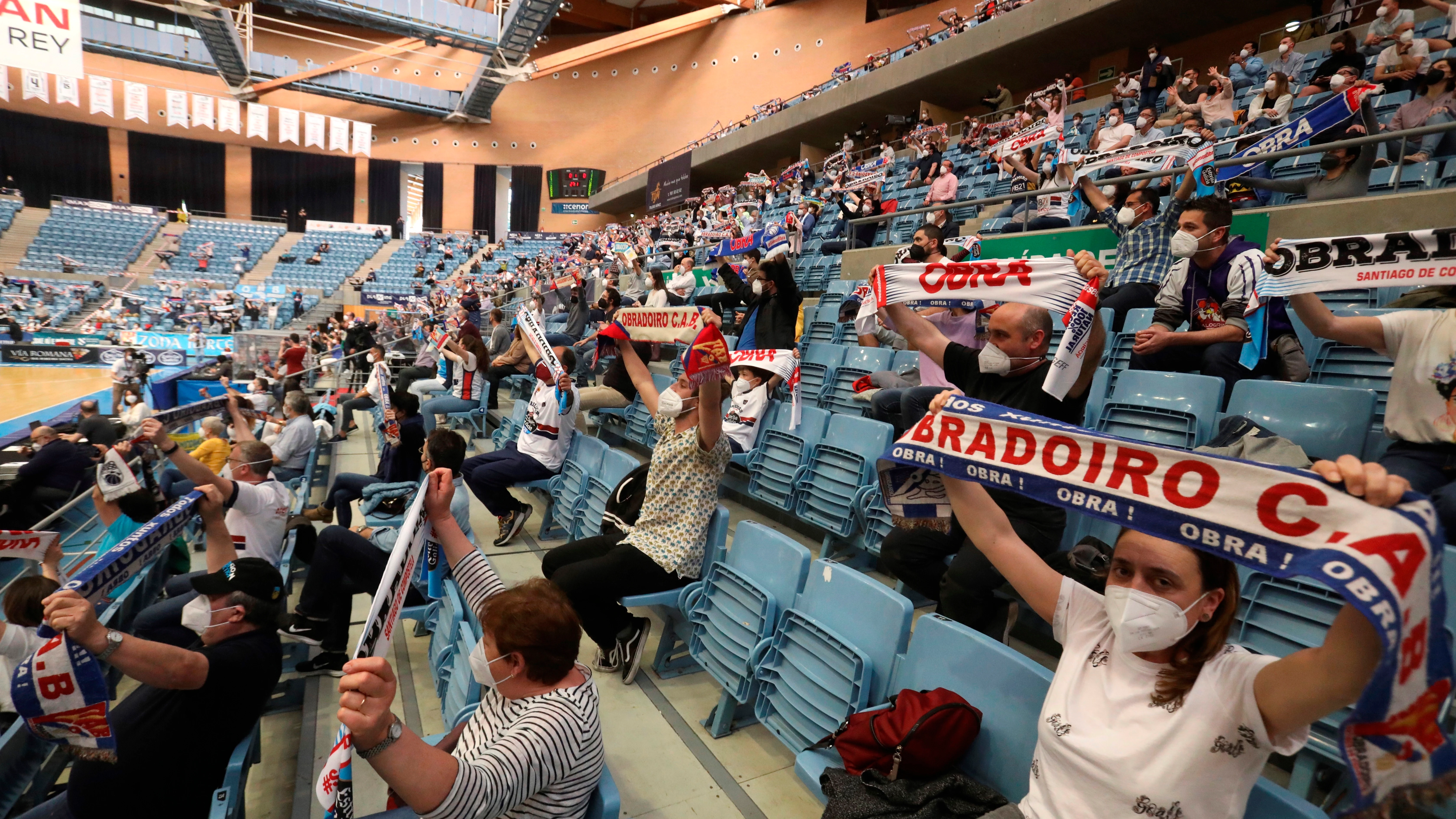 El p&uacute;blico regresa a la ACB m&aacute;s de un a&ntilde;o despu&eacute;s durante el Monbus Obradoiro - UCAM Murcia