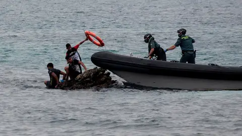 La Guardia Civil rescata a migrantes en Ceuta Ceuta