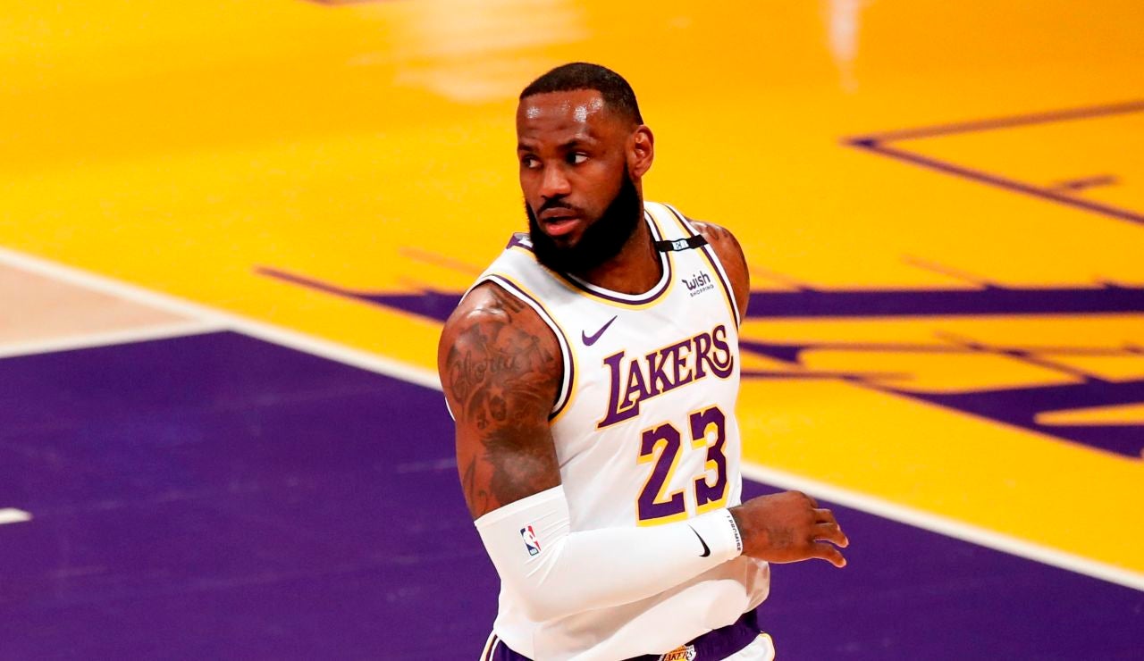 LeBron James, en un partido con los Lakers LeBron James, en un partido con los Lakers