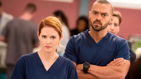 Sarah Drewk y Jesse Williams como April y Jackson en 'Anatomía de Grey' Sarah Drewk y Jesse Williams como April y Jackson en 'Anatomía de Grey'
