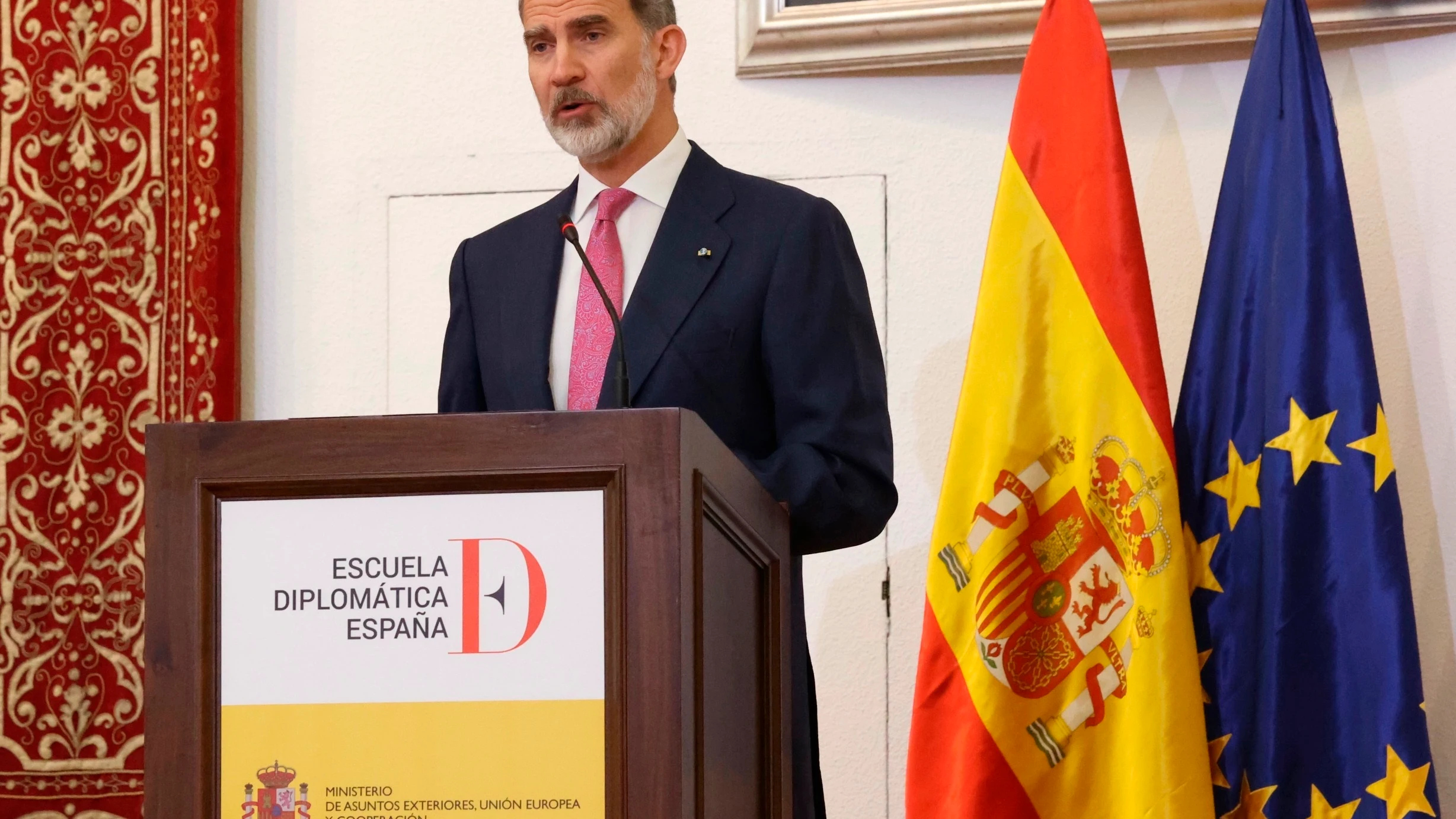 El rey Felipe durante su intervención en la entrega de los Despachos de secretario de Embajada a la LXXII promoción de la Carrera Diplomática El rey Felipe durante su intervención en la entrega de los Despachos de secretario de Embajada a la LXXII promoción de la Carrera Diplomática