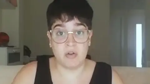 Denuncia de una azafata. Denuncia de una azafata.