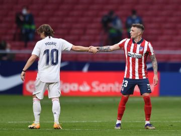 Atlético de Madrid y Real Madrid se disputarán en la última jornada la Liga más apretada de los últimos años