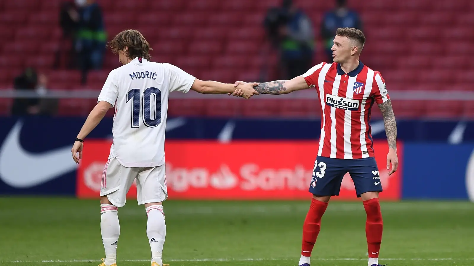 Atlético de Madrid y Real Madrid se disputarán en la última jornada la Liga más apretada de los últimos años Atlético de Madrid y Real Madrid se disputarán en la última jornada la Liga más apretada de los últimos años