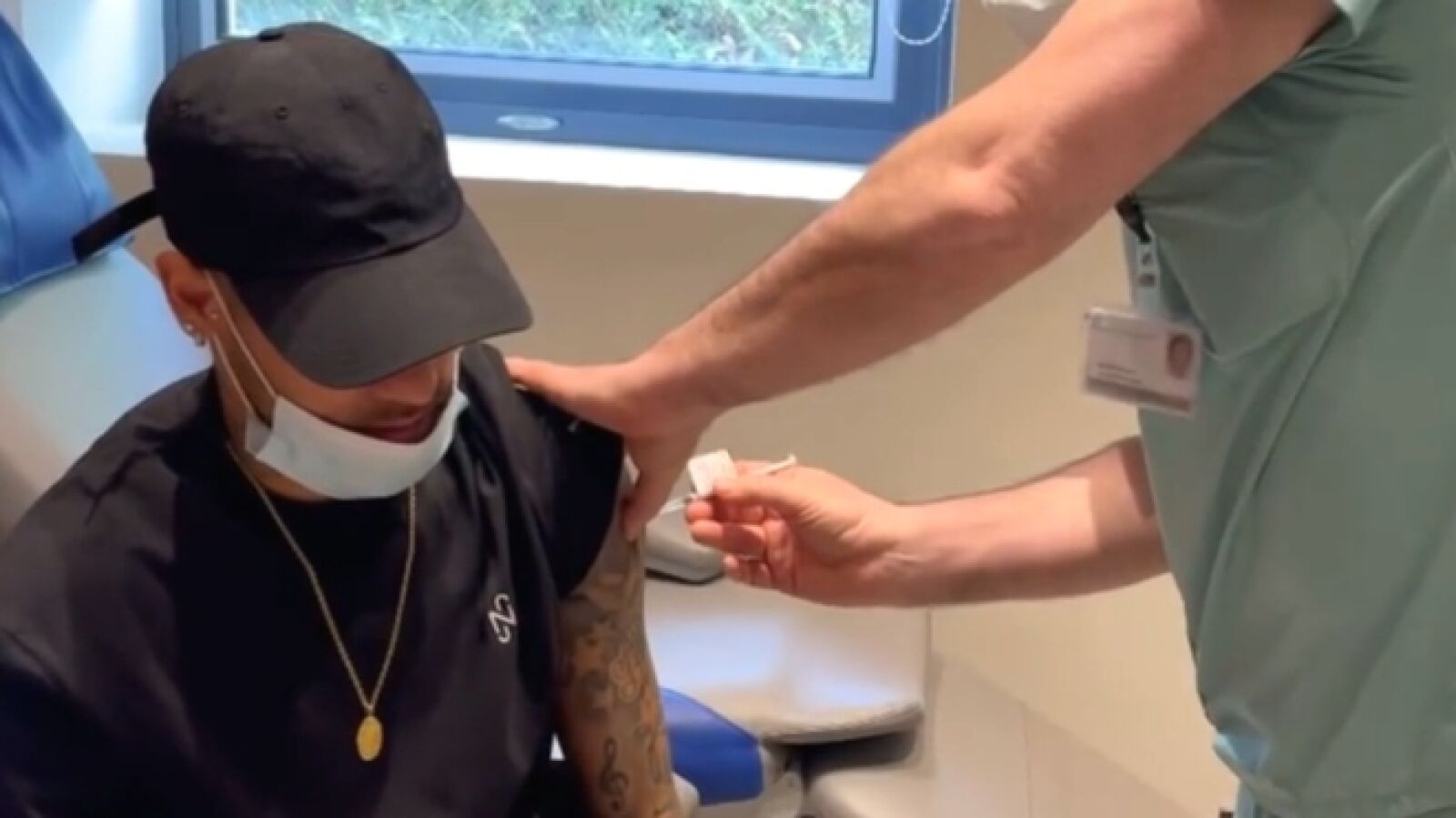El mensaje de Neymar tras recibir la vacuna contra el coronavirus