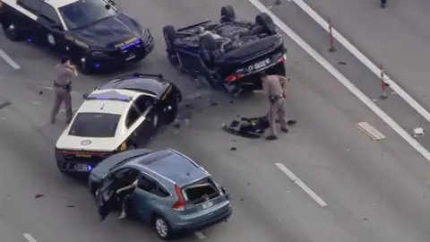 Cinco ladrones detenidos en Florida tras una persecución policial a toda velocidad por la autopista Cinco ladrones detenidos en Florida tras una persecución policial a toda velocidad por la autopista