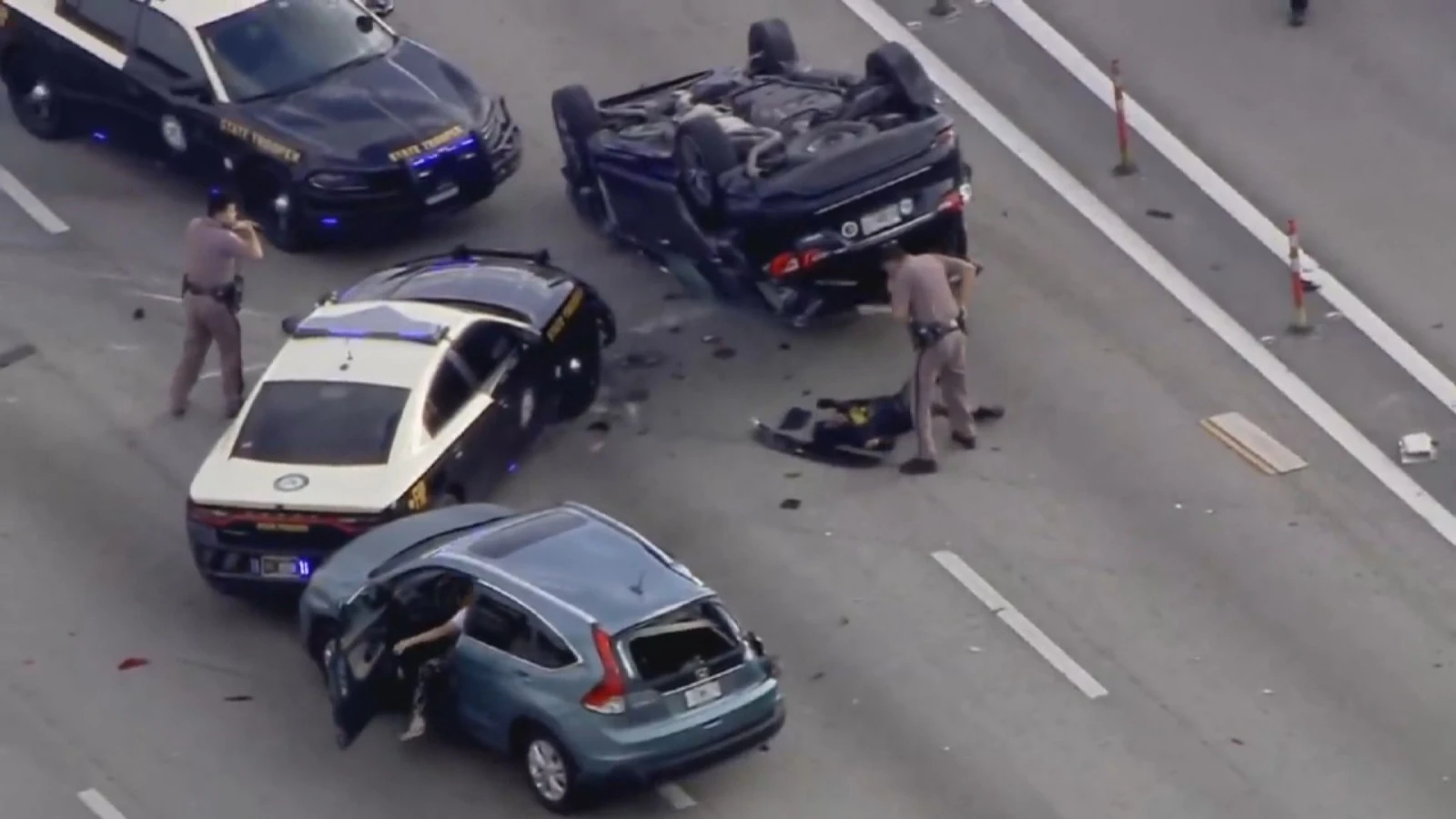 Cinco ladrones detenidos en Florida tras una persecución policial a toda velocidad por la autopista Cinco ladrones detenidos en Florida tras una persecución policial a toda velocidad por la autopista