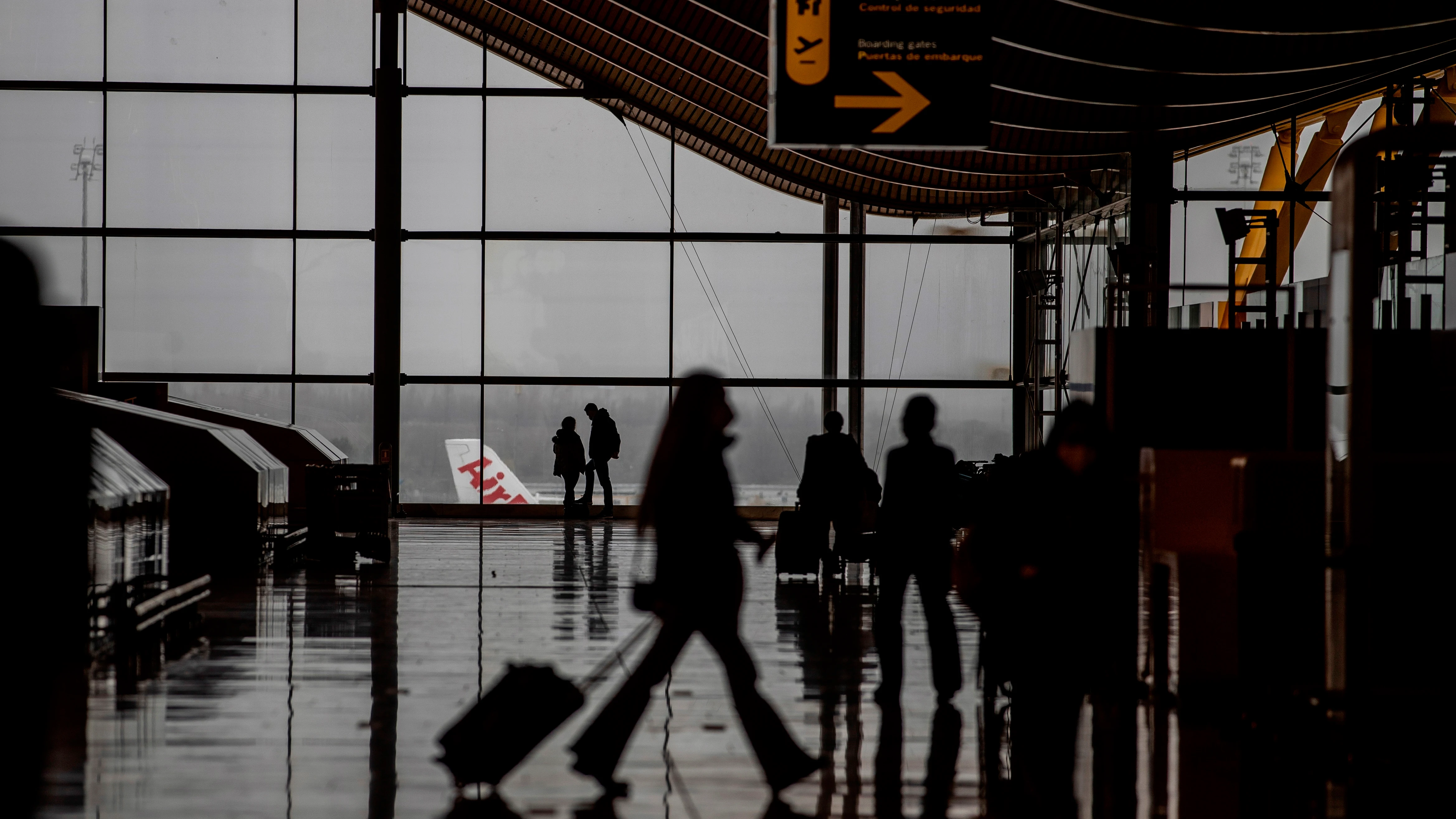 Vista del transito de viajeros por la T4 del Aeropuerto Adolfo Suarez Barajas