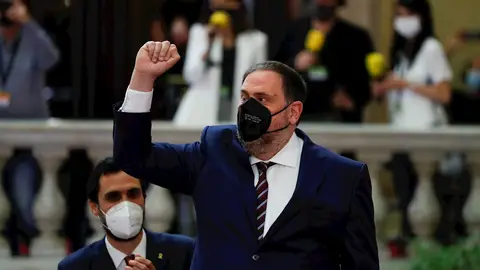 El líder de ERC, Oriol Junqueras, ha regresado este viernes al Parlament para arropar a Pere Aragonès en el día de su investidura como presidente de la Generalitat El líder de ERC, Oriol Junqueras, ha regresado este viernes al Parlament para arropar a Pere Aragonès en el día de su investidura como presidente de la Generalitat