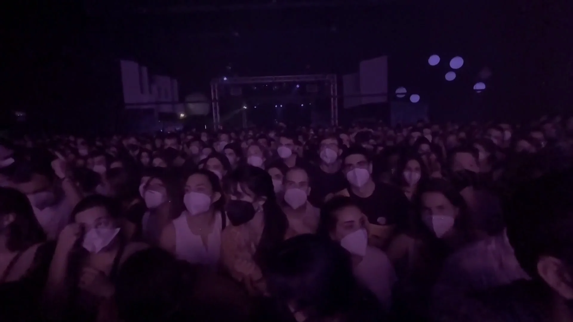 Manel celebra un concierto en Girona sin distancias y con mascarilla dentro de un proyecto piloto Manel celebra un concierto en Girona sin distancias y con mascarilla dentro de un proyecto piloto