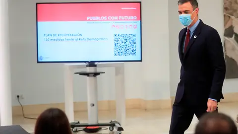 El presidente del Gobierno, Pedro Sánchez, durante la presentación de la iniciativa "Pueblos con futuro", un plan con 130 medidas para activar económica y socialmente las áreas rurales, este sábado en Madrid. El presidente del Gobierno, Pedro Sánchez, durante la presentación de la iniciativa "Pueblos con futuro", un plan con 130 medidas para activar económica y socialmente las áreas rurales, este sábado en Madrid.e