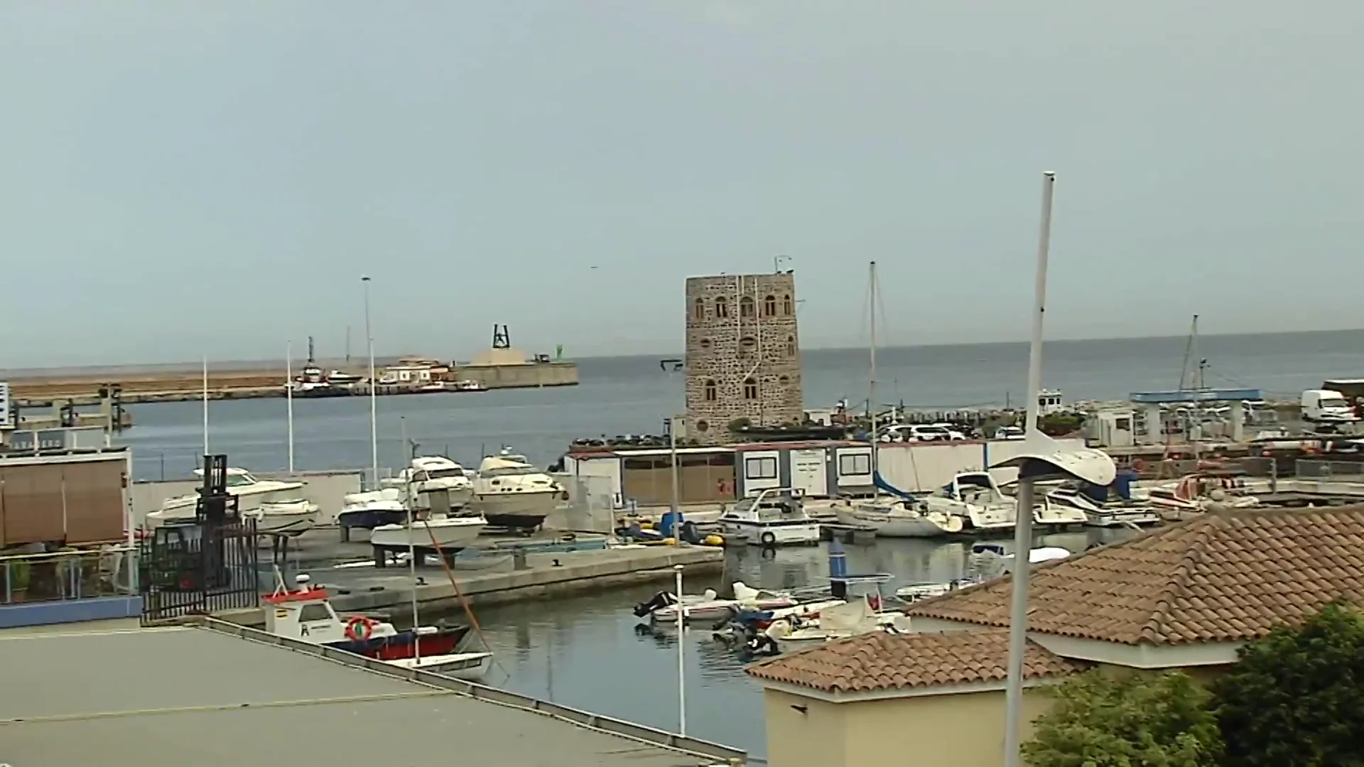 Un joven inmigrante muere en Ceuta tras una caída en el puerto y otro es hospitalizado tras ser golpeado con un bate Un joven inmigrante muere en Ceuta tras una caída en el puerto y otro es hospitalizado tras ser golpeado con un bate