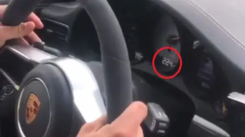 La Policía Foral denuncia a varios conductores de vehículos de alta gama La Policía Foral denuncia a varios conductores de vehículos de alta gama