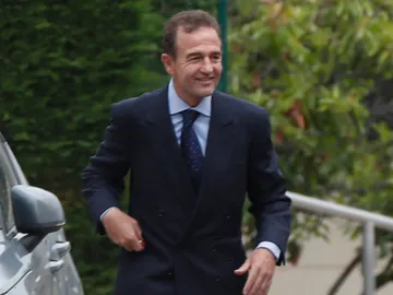 Alessandro Lequio en el tanatorio con Ana Obregón Alessandro Lequio en el tanatorio con Ana Obregón