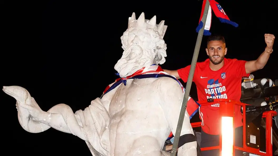 Así fue la fiesta de los jugadores del Atlético de Madrid en Neptuno y en el Cerro del Espino tras ganar la Liga Así fue la fiesta de los jugadores del Atlético de Madrid en Neptuno y en el Cerro del Espino tras ganar la Liga