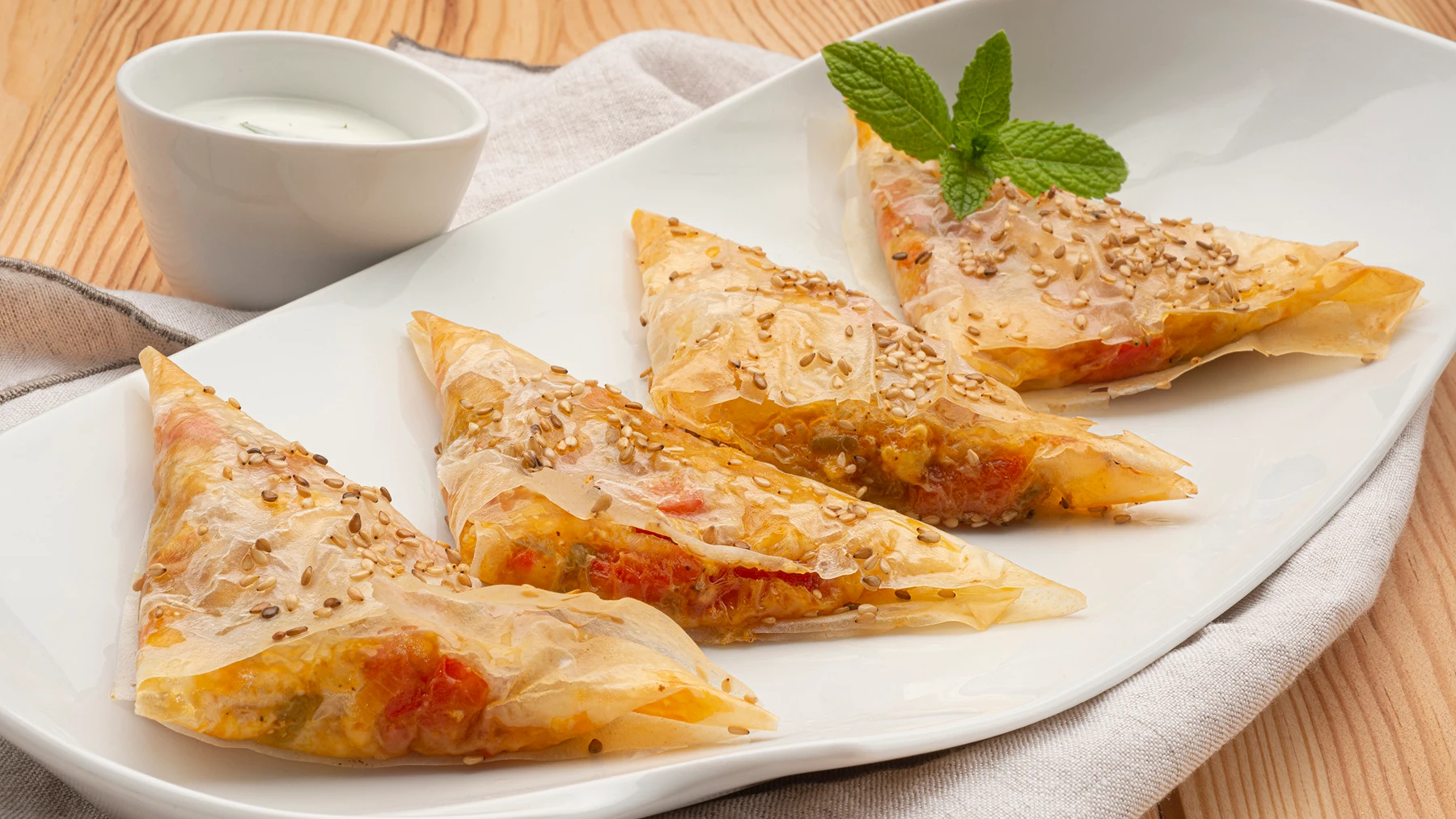 Receta de samosas de pollo con salsa de yogur, de Karlos Arguiñano Receta de samosas de pollo con salsa de yogur, de Karlos Arguiñano