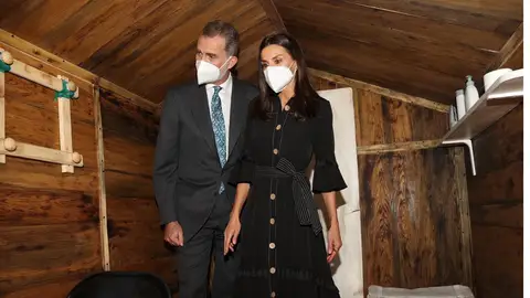 Los Reyes entran en la reproducción del zulo de Ortega Lara del Centro Memorial de las Víctimas del Terrorismo en Vitoria Los Reyes entran en la reproducción del zulo de Ortega Lara del Centro Memorial de las Víctimas del Terrorismo en Vitoria