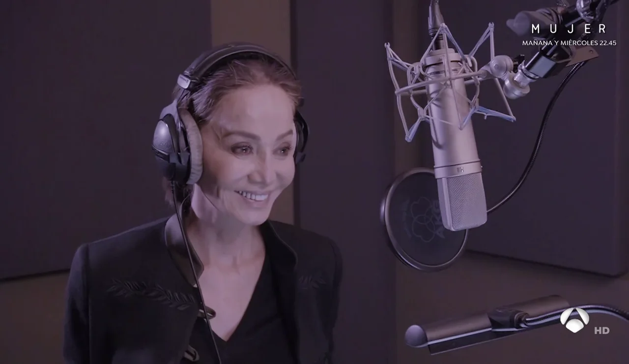  Isabel Preysler se estrena en un estudio de grabación: "Acertamos de pleno con la canción"