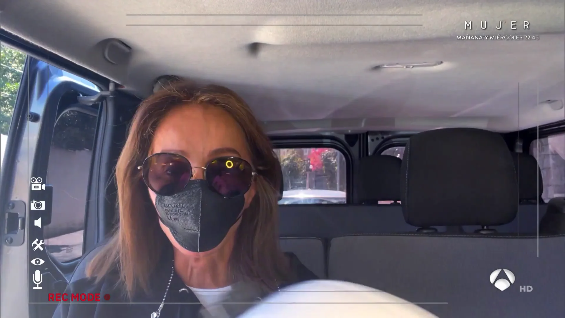 As&iacute; evit&oacute; Isabel Preysler que los paparazzis la descubrieran grabando 'Mask Singer'