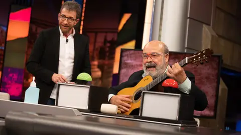 "¡Cuánta ira acumulada!", Antonio Resines asusta a Ana Guerra en 'El Hormiguero 3.0' Antonio Resines ha vuelto a mojarse a golpes sobre temas del día a día.