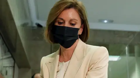 La ex secretaria general del PP y expresidenta de Castilla-La Mancha, María Dolores de Cospedal, a su llegada a la comisión parlamentaria que investiga la presunta trama parapolicial para espiar al extesorero del PP Luis Bárcenas en el Congreso, que ha sido aplazada "sine die" tras ser imputada hoy por el juez que instruye la causa La ex secretaria general del PP y expresidenta de Castilla-La Mancha, María Dolores de Cospedal, a su llegada a la comisión parlamentaria que investiga la presunta trama parapolicial para espiar al extesorero del PP Luis Bárcenas en el Congreso, que ha sido aplazada "sine die" tras ser imputada hoy por el juez que instruye la causa