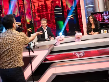 Malú se pone a prueba como coach con 'La Voz al revés': "Nos entrenan como los campos militares" Malú se pone a prueba como coach con 'La Voz al revés': "Nos entrenan como los campos militares"