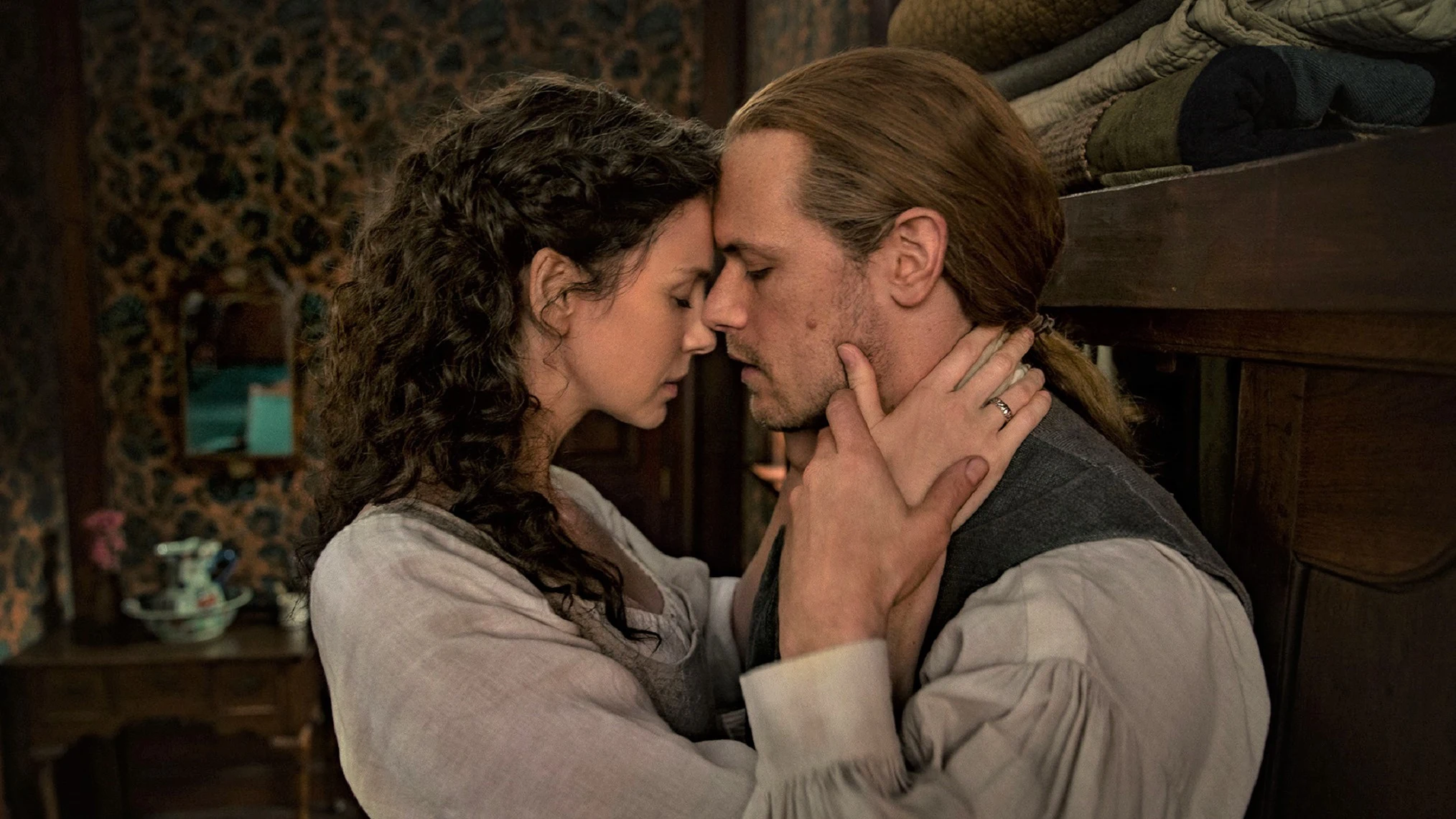 Caitriona Balfe y Sam Heughan en 'Outlander' Claire y Jamie Fraser en la temporada 6