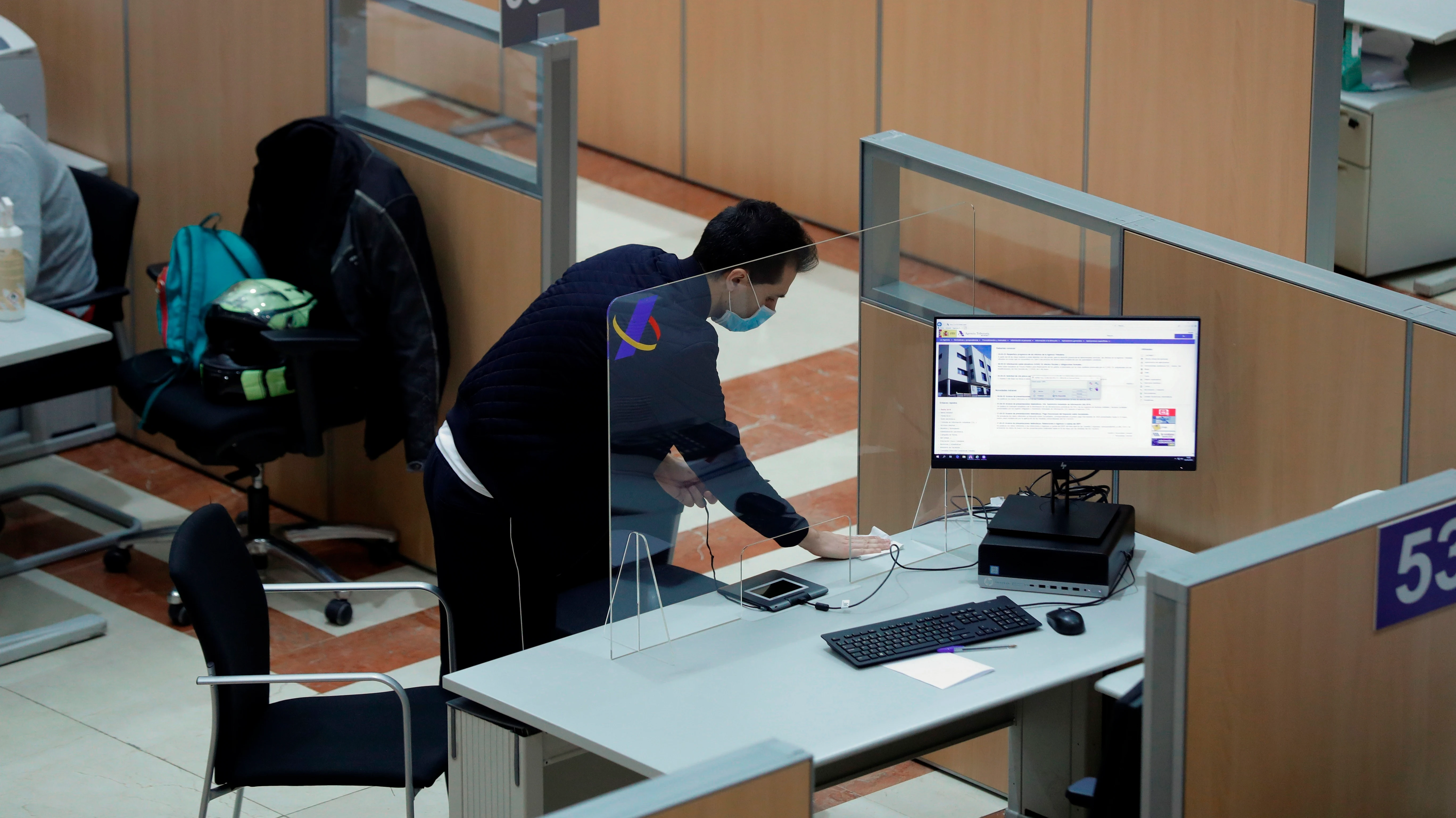 Imagen de archivo de una oficina de la campaña de la renta Las claves para hacer la declaración de la renta de forma presencial en las oficinas de Hacienda