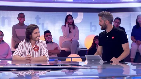 El cambio de look de Roi Méndez, a debate en el “crossover definitivo” con Roberto Leal El cambio de look de Roi Méndez, a debate en el “crossover definitivo” con Roberto Leal