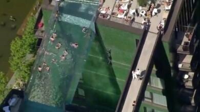 'Sky pool', la piscina de Londres suspendida en el aire a más de 30 metros de altura