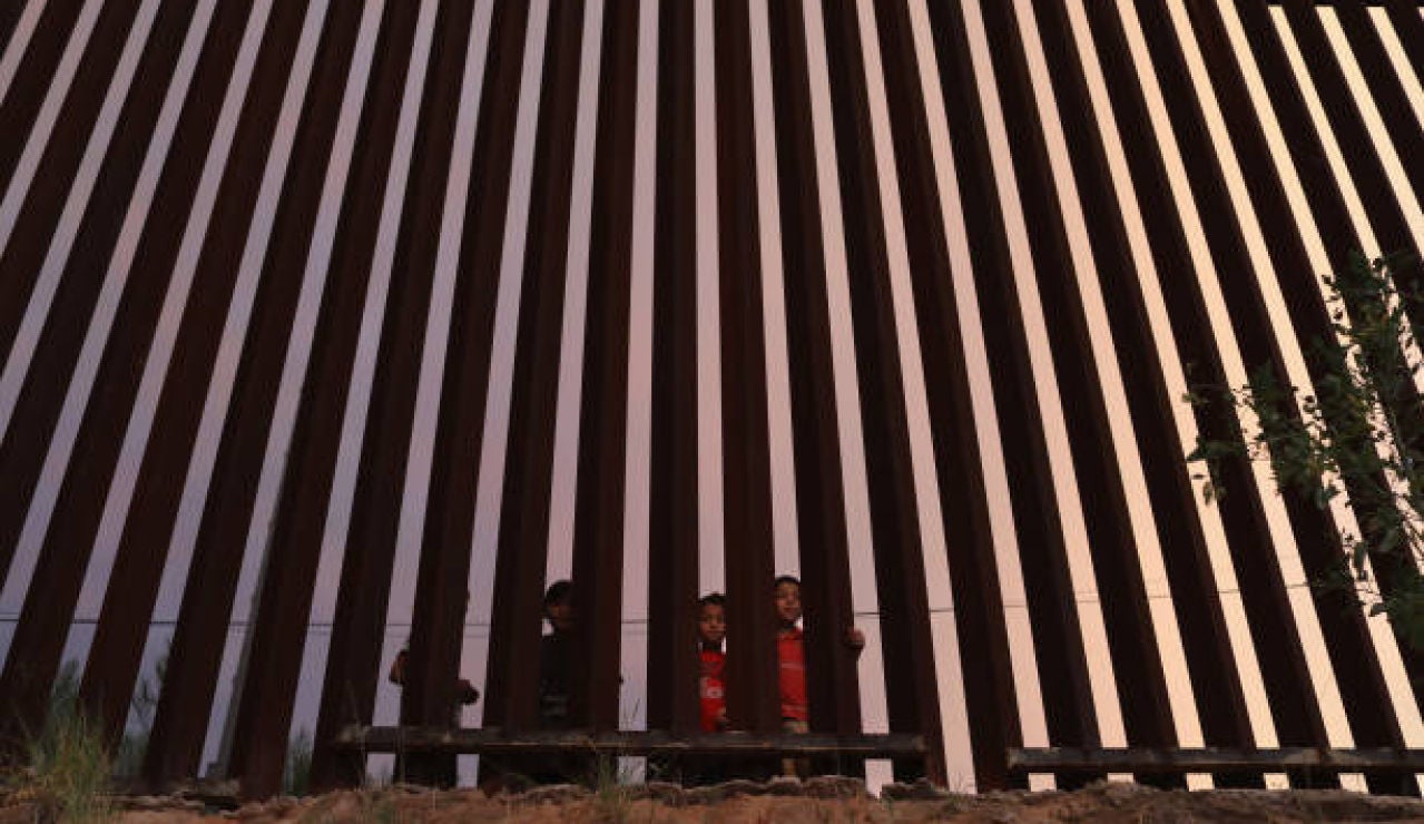 El grito desesperado de un niño de 5 años abandonado en la frontera de México y Estados Unidos: "No te vayas" El grito desesperado de un niño de 5 años abandonado en la frontera de México y Estados Unidos: "No te vayas"