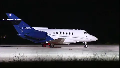 Las diversas versiones del Gobierno sobre la salida de Brahim Ghali de España y el primer vuelo procedente de Argelia Las diversas versiones del Gobierno sobre la salida de Brahim Ghali de España y el primer vuelo procedente de Argelia