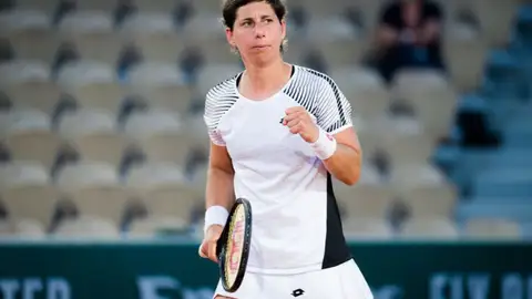 Carla Suárez pierde y gana en su último Roland Garros, tras vencer al cáncer: "Ha sido un viaje estupendo" Carla Suárez pierde y gana en su último Roland Garros, tras vencer al cáncer: "Ha sido un viaje estupendo"