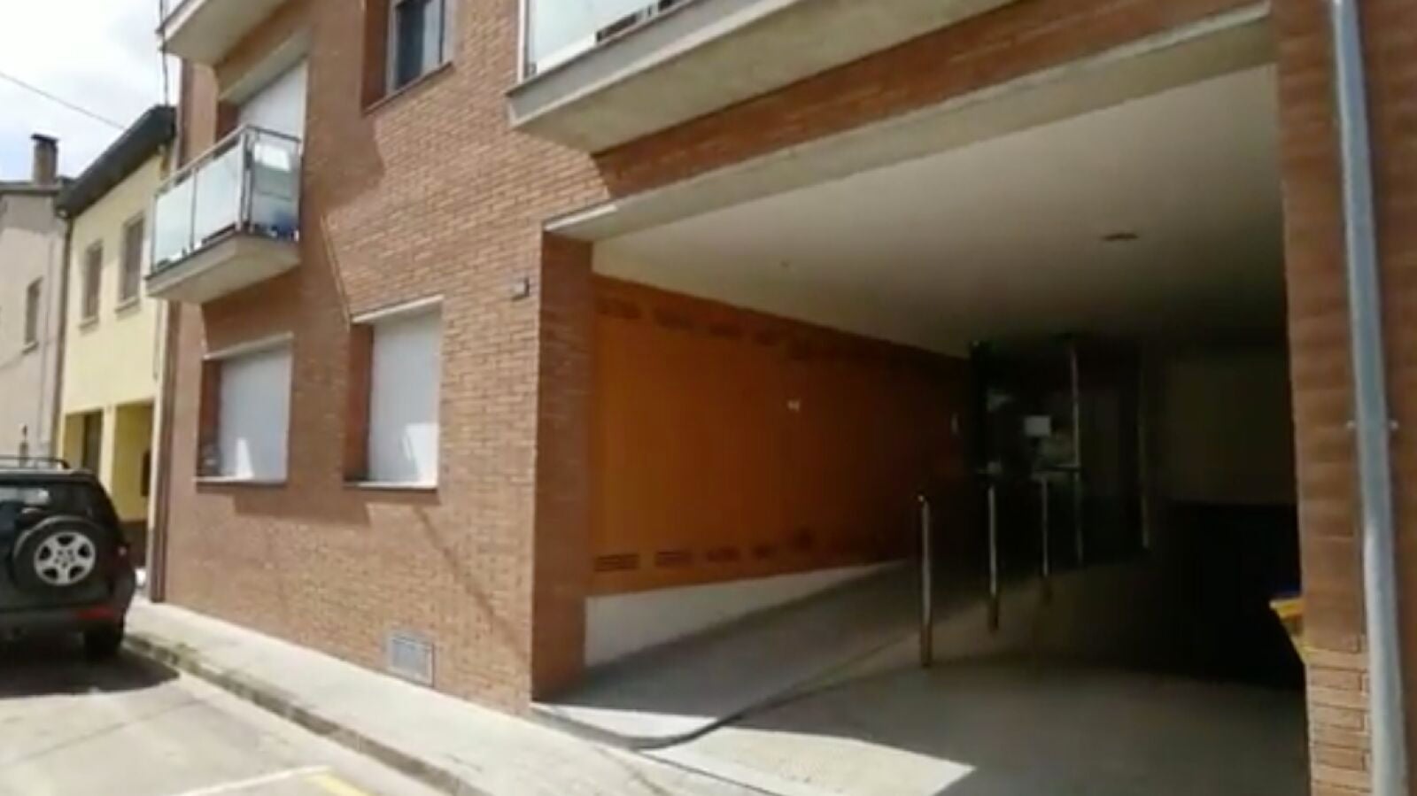 Un hombre asesina a su pareja en Porqueres y se entrega en comisaría