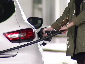 El precio del carburante sigue subiendo y llenar el depósito es un 24% más caro que hace un año El precio del carburante sigue subiendo y llenar el depósito es un 24% más caro que hace un año