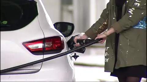 El precio del carburante sigue subiendo y llenar el depósito es un 24% más caro que hace un año El precio del carburante sigue subiendo y llenar el depósito es un 24% más caro que hace un año