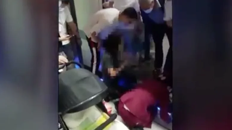 Rescate de un beb&eacute; en el metro de China 