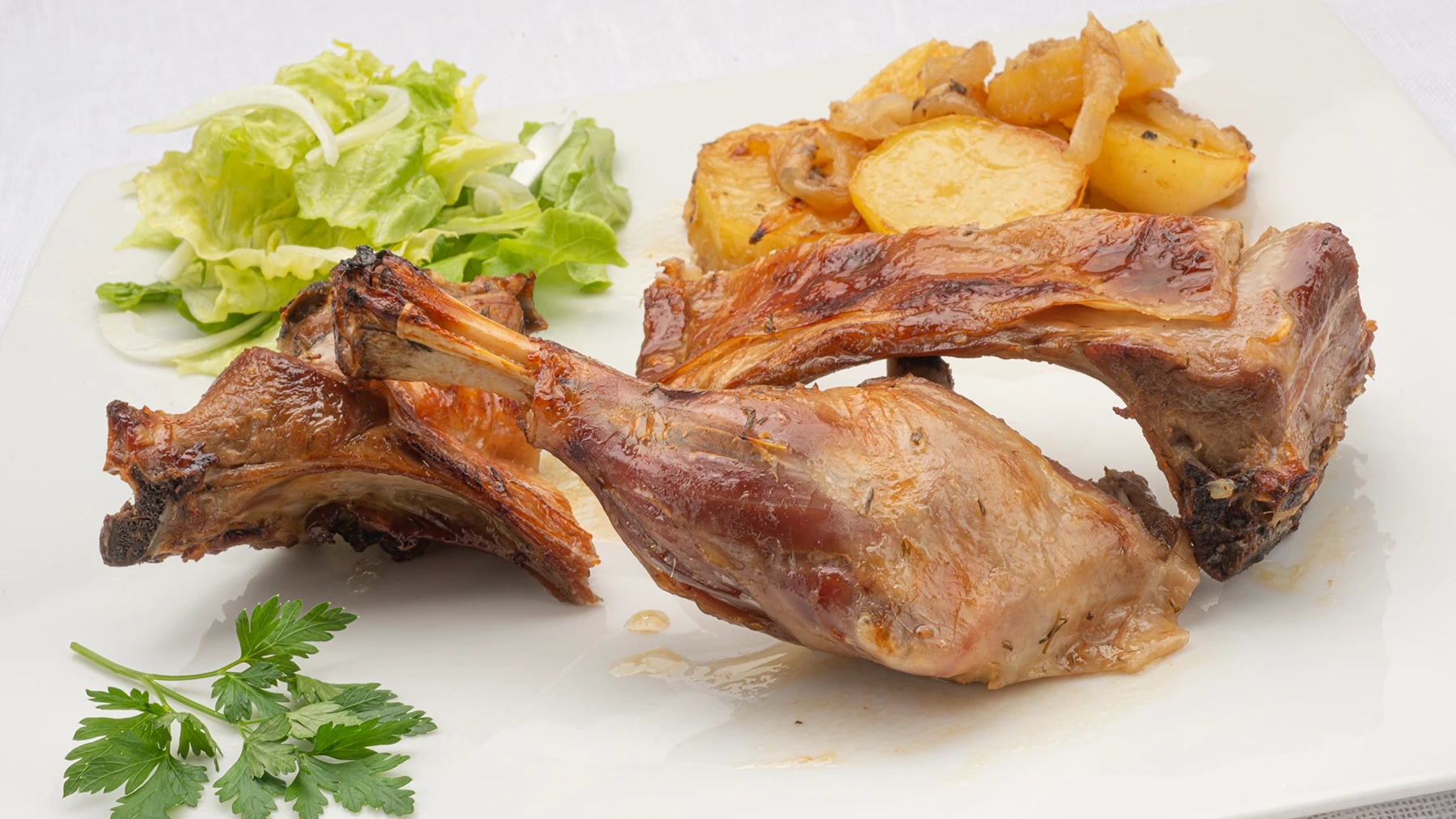 Karlos Arguiñano: cabrito asado con patatas "de esos de los que hay que aplaudir"